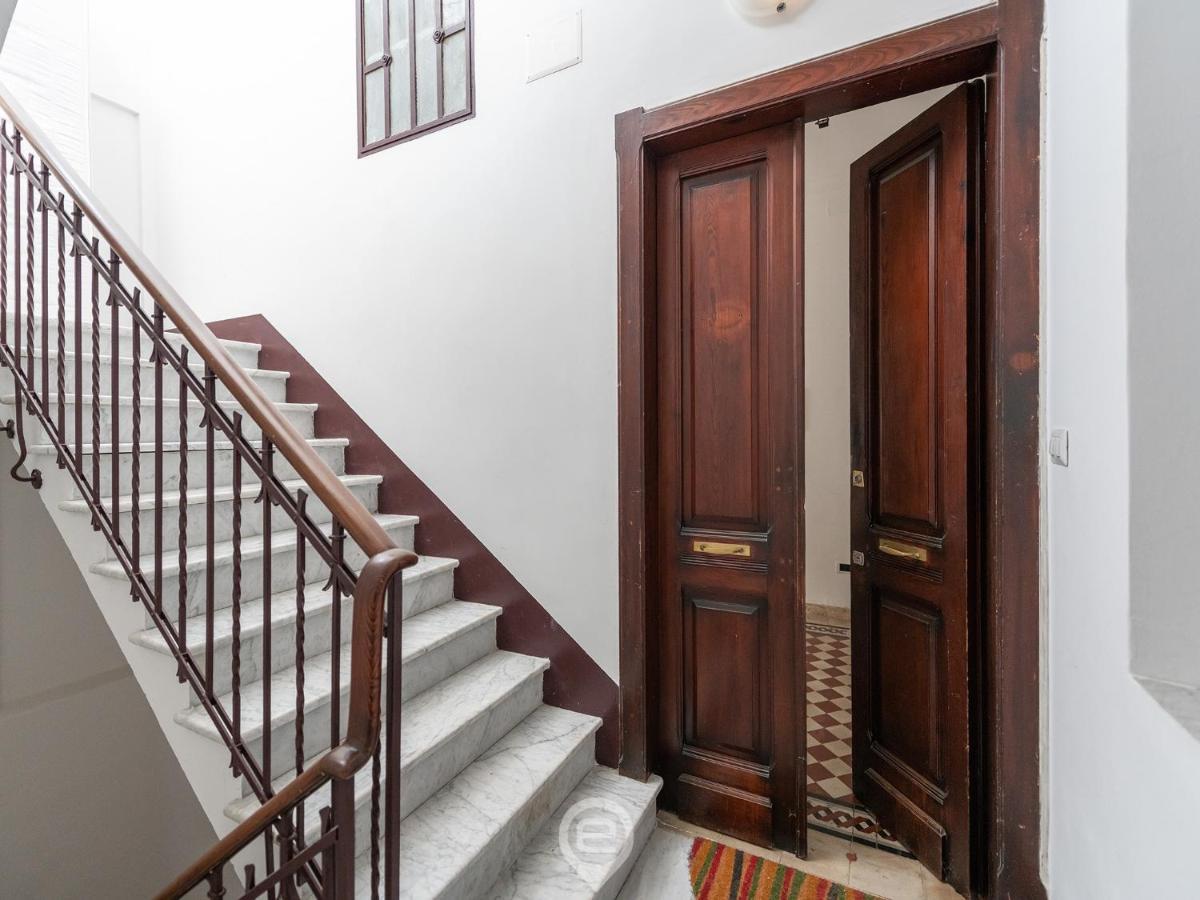 Mirabel Apartment - Wonderful Flat In City Center Кальярі Екстер'єр фото