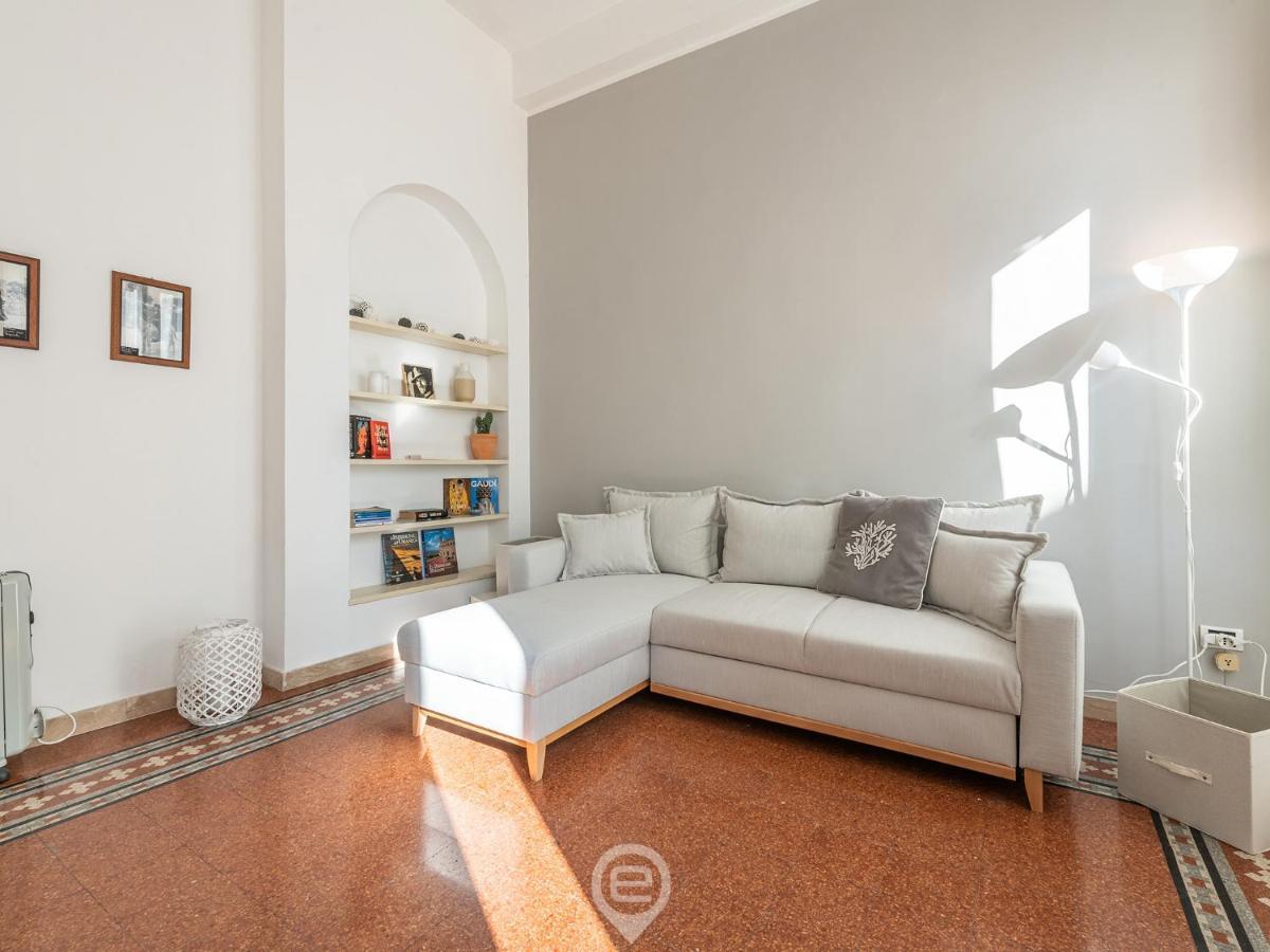 Mirabel Apartment - Wonderful Flat In City Center Кальярі Екстер'єр фото