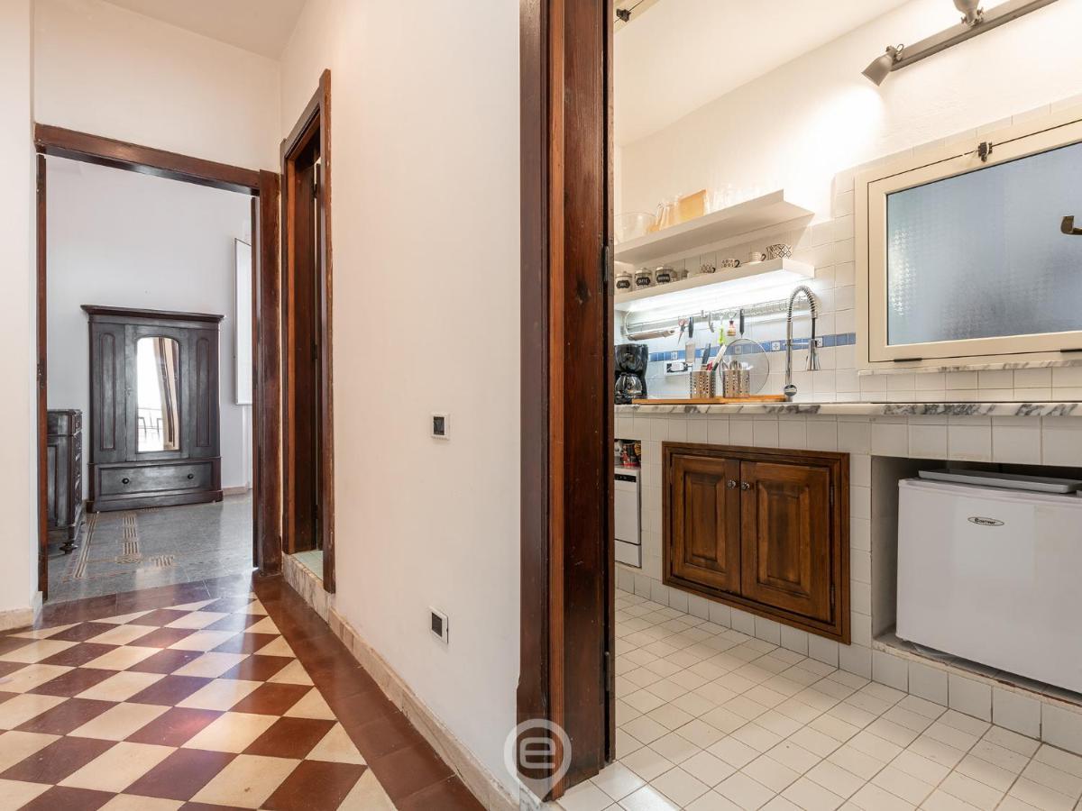 Mirabel Apartment - Wonderful Flat In City Center Кальярі Екстер'єр фото