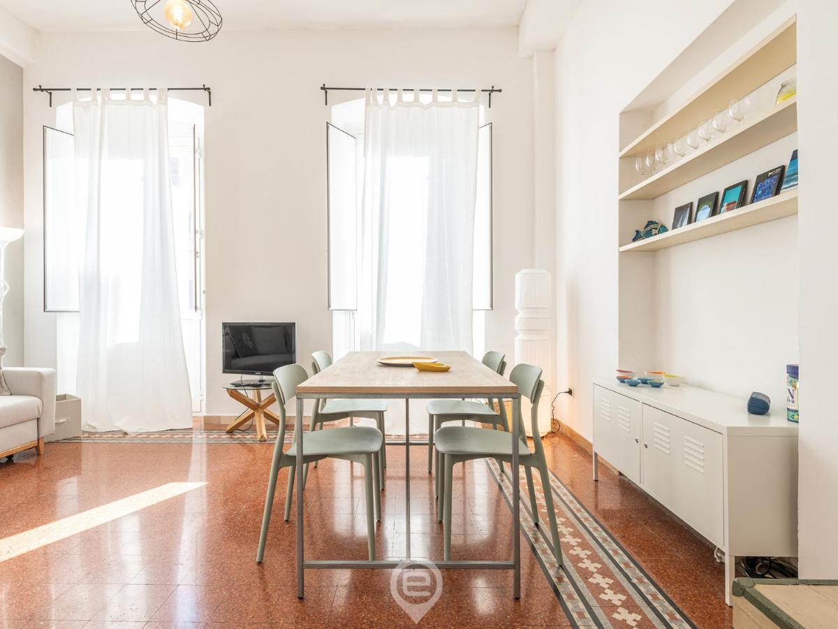 Mirabel Apartment - Wonderful Flat In City Center Кальярі Екстер'єр фото